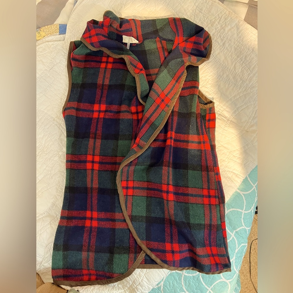 ETWO waterfall cascade style plaid vest w/ faux suede trim: holiday casual 💯